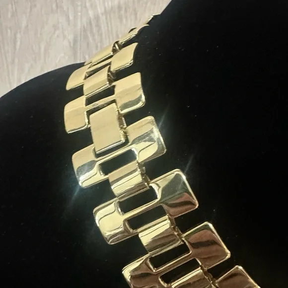 LF Jewelry Oversized Link Gold Statement Necklace - Picture 2 of 5